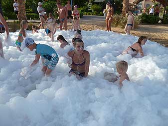 В мыле остались только дети... Beach Party